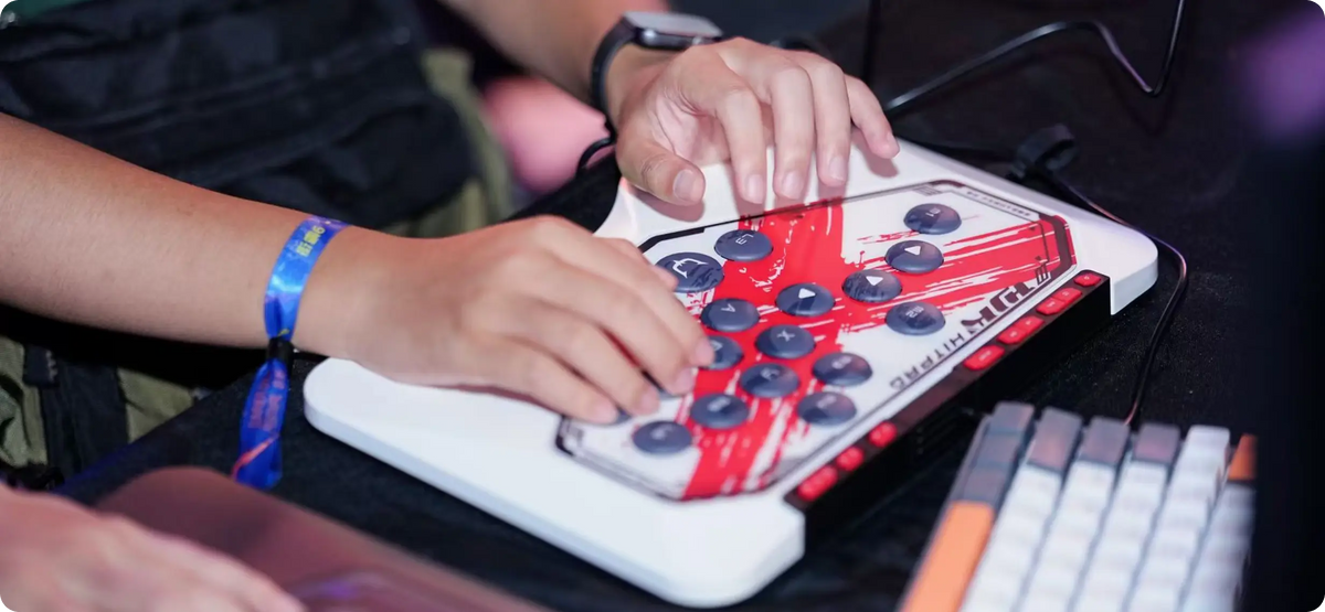 Player using the HJK Hitpad Blood Pact leverless controller